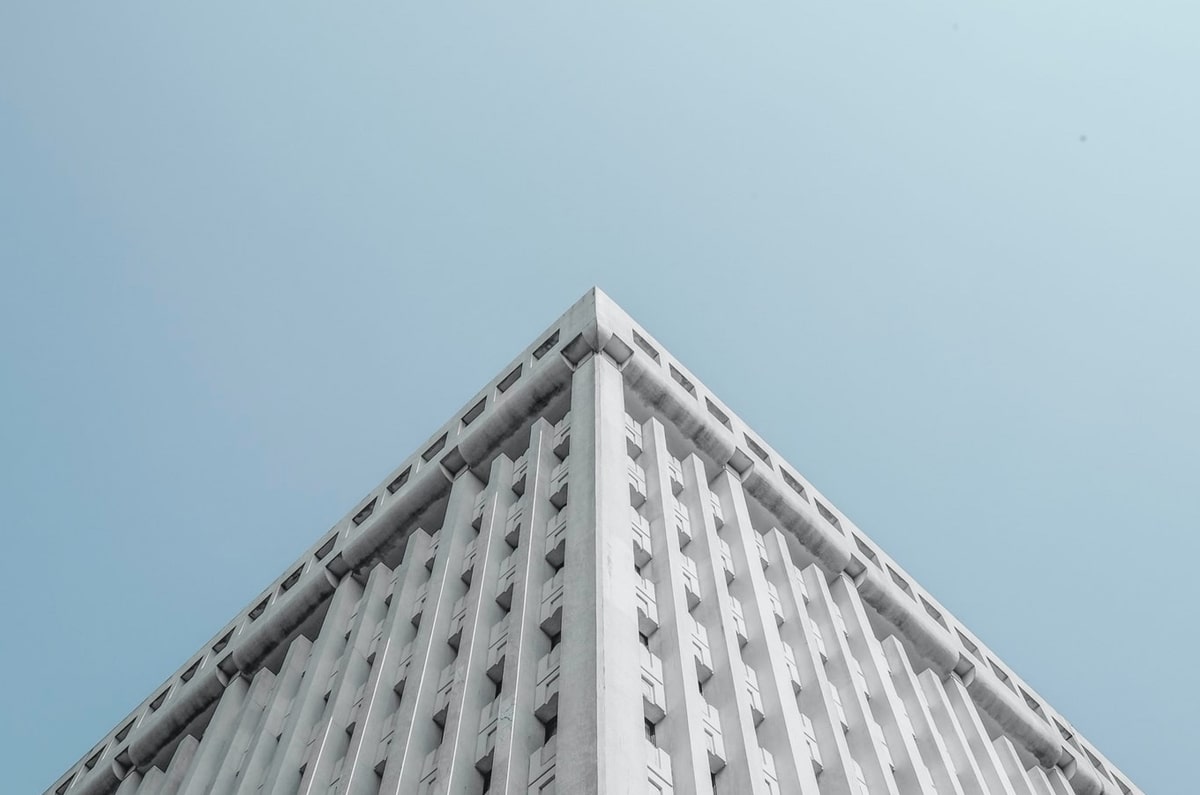 意甲媒体热议：米兰已入正轨，我们期待有人为阿莱格里早日披上西装，而这个人就是加利亚尼