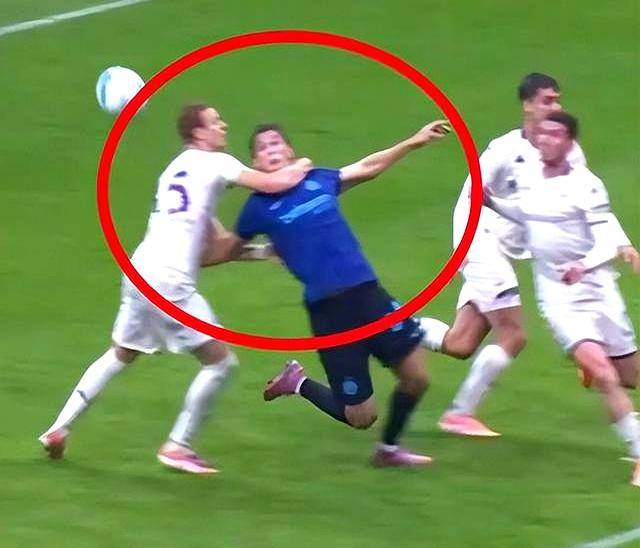 真巧合?三连战遭遇争议判罚,国米幸运乌龙绝杀折射意甲悲哀